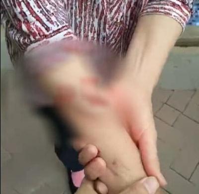 DƬ